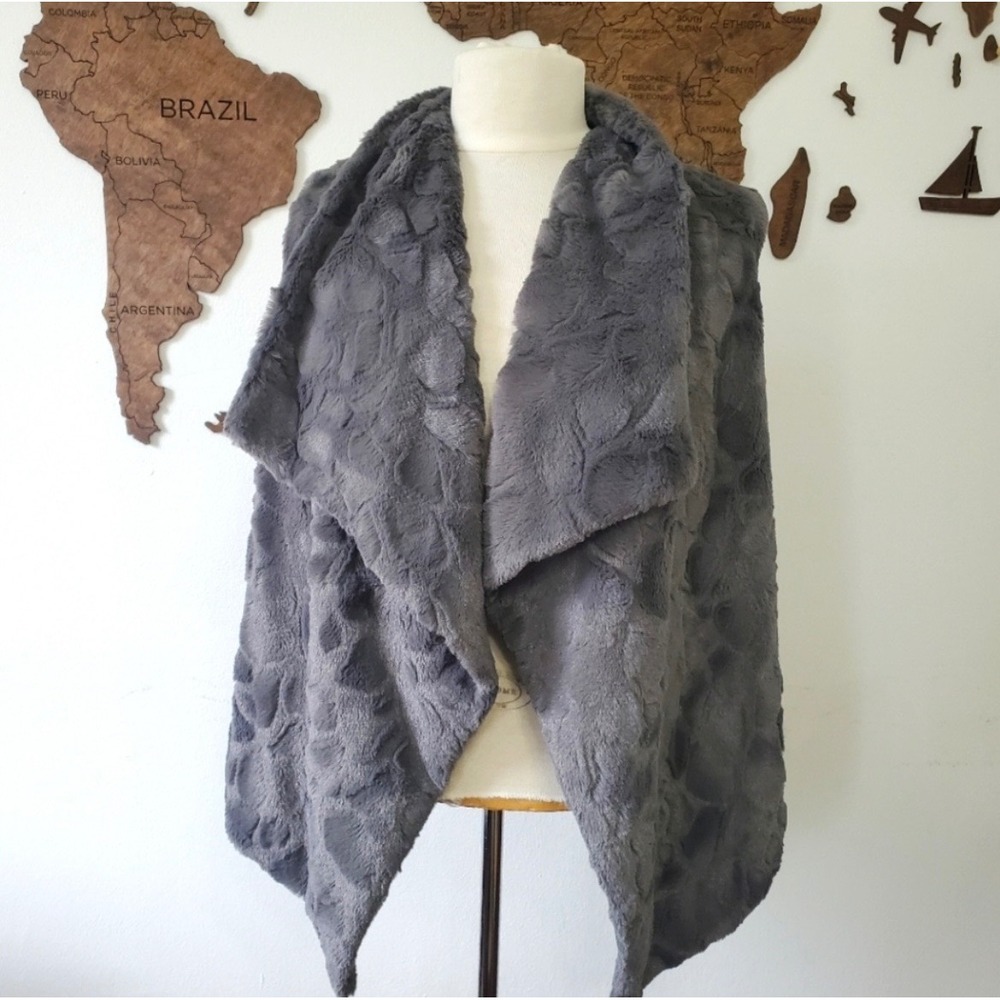 Gray Faux Fur Draped Open Front Vest With Swirly Texture Womens Small